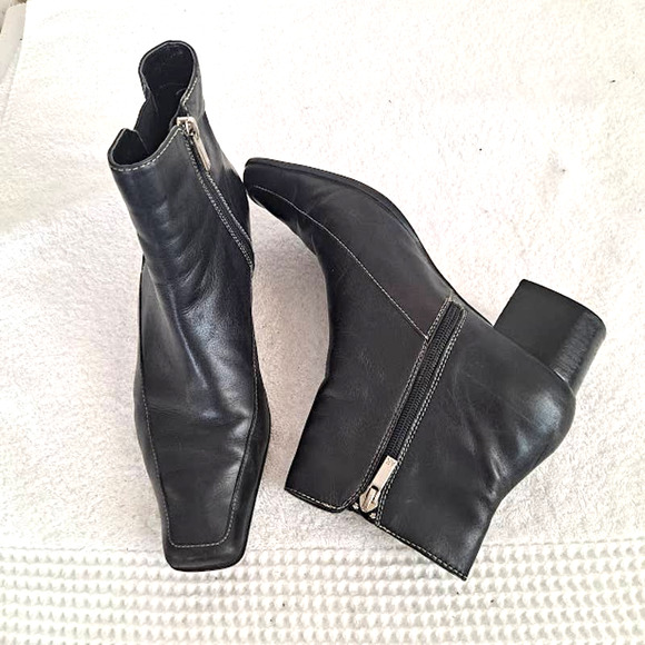 Vintage Anne Klein Ankle Boots Leather Square Toe Elastic Gusset Zip 1.75" Heel - Picture 1 of 9